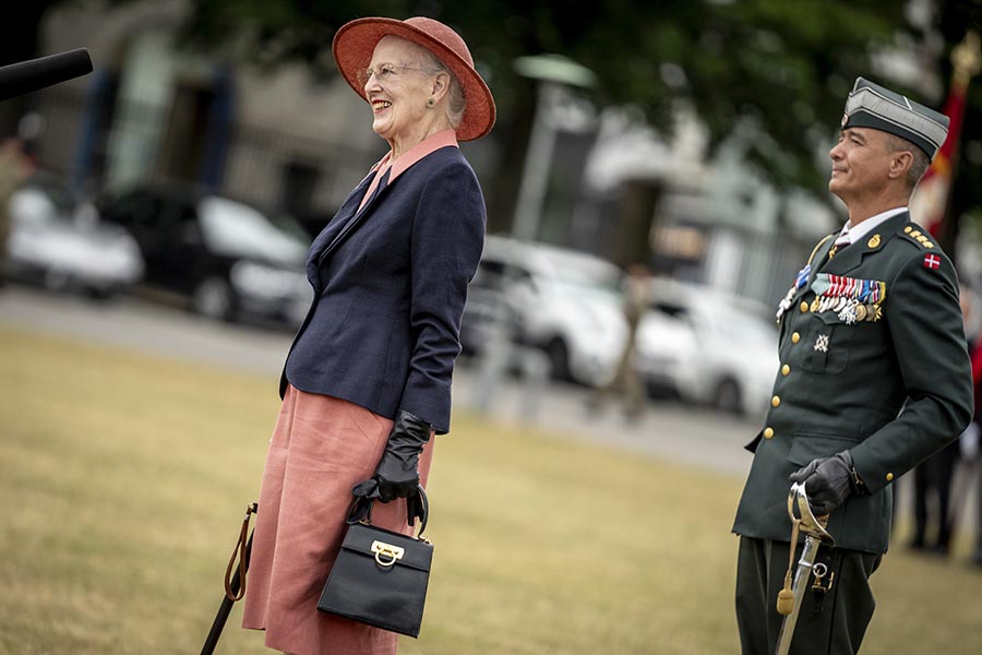 Drottning Margrethe tillbaka på benen efter tuffa operationen