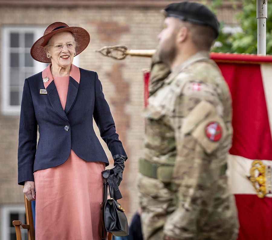 Drottning Margrethe tillbaka på benen efter tuffa operationen