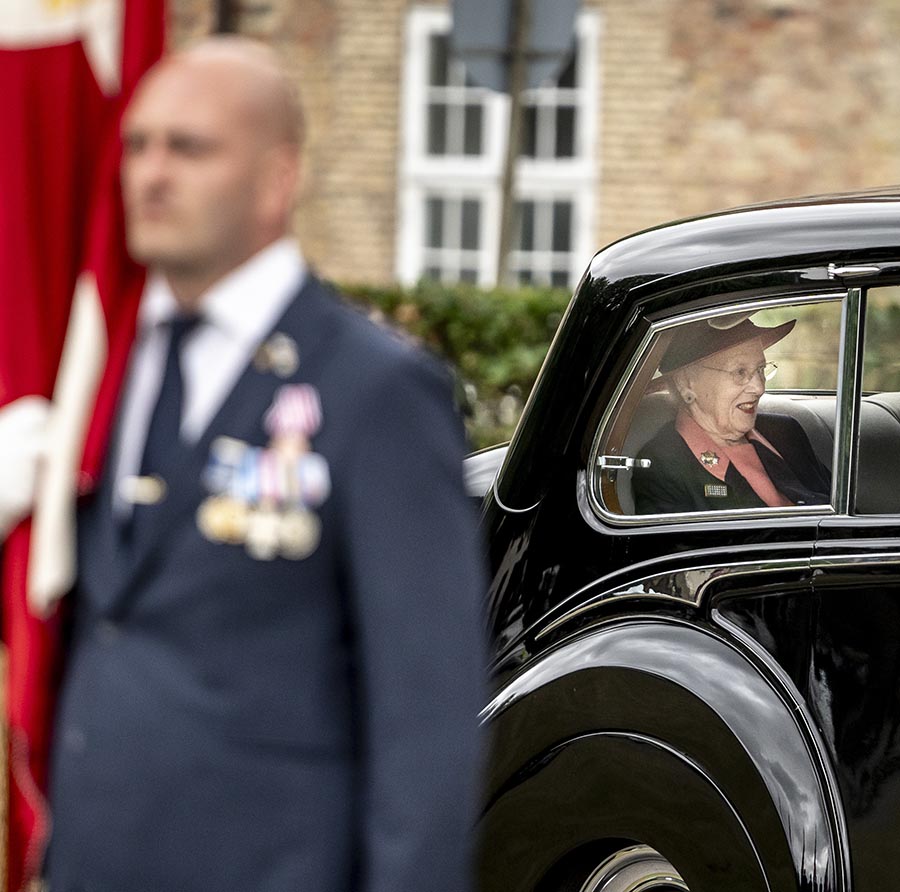 Drottning Margrethe tillbaka på benen efter tuffa operationen