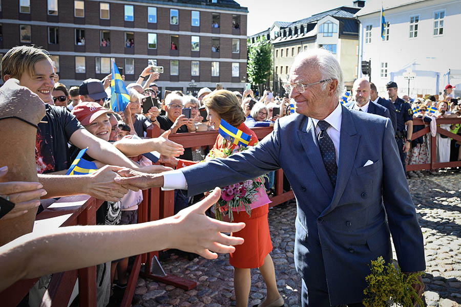 Kungens förändring i ansiktet efter hemliga resan utomlands