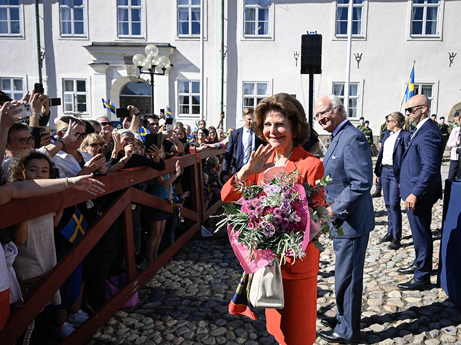 Kungens förändring i ansiktet efter hemliga resan utomlands