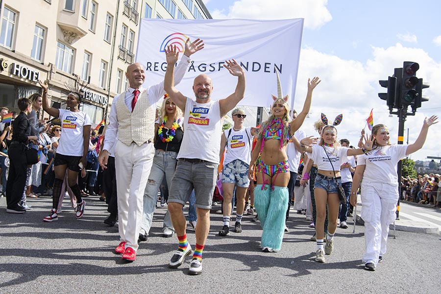 Efter skilsmässan: Skräckslagen Mark Levengood bor på hotell