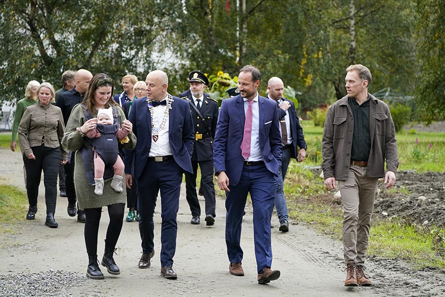 kronprins haakon möttes av jubel på resan utan mette-marit 4 Kronprins Haakon möttes av jubel på resan utan Mette-Marit