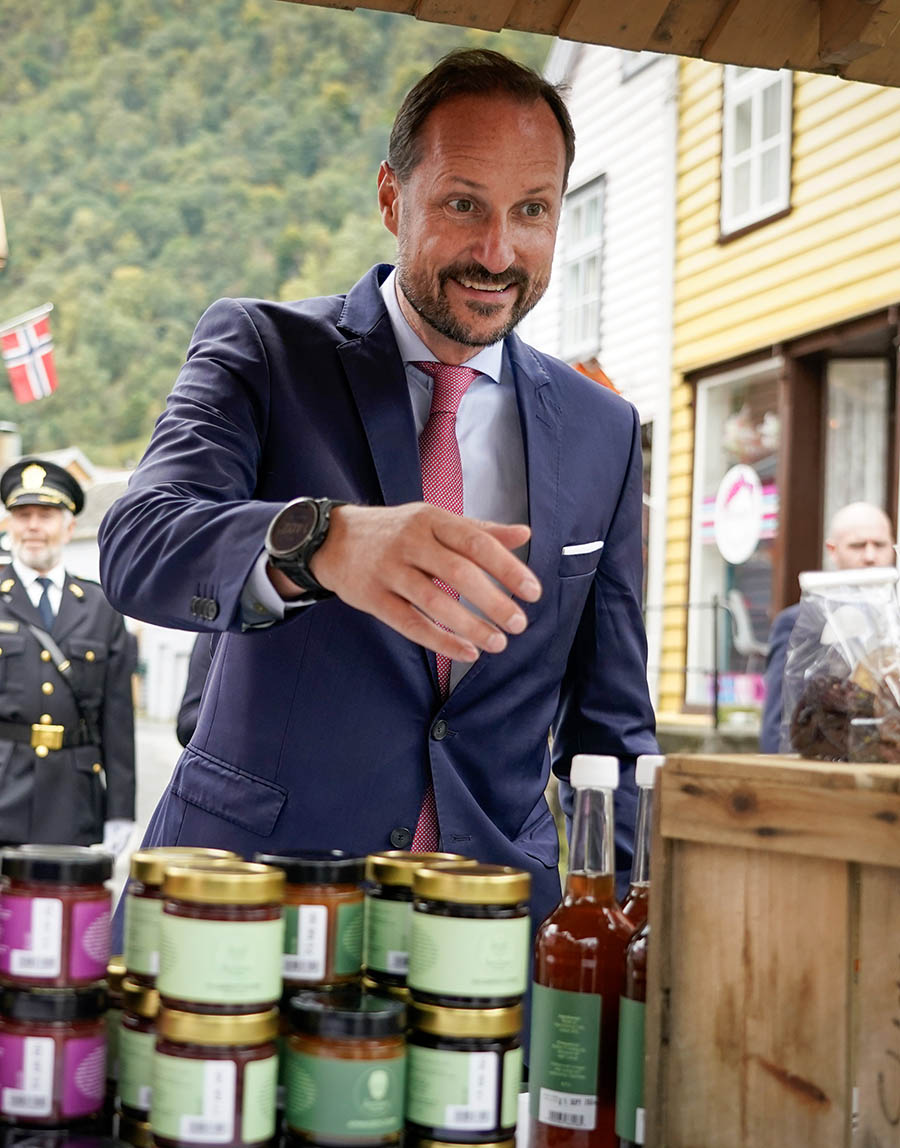 kronprins haakon möttes av jubel på resan utan mette-marit 5 Kronprins Haakon möttes av jubel på resan utan Mette-Marit