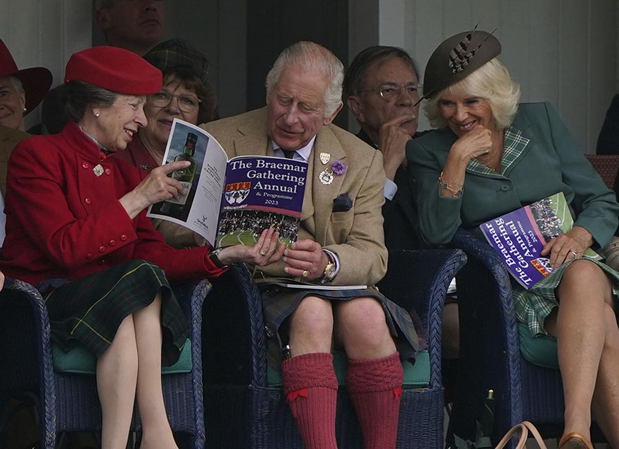 kung charles och camilla på muntert humör i skottland 1 Kung Charles och Camilla på muntert humör i Skottland