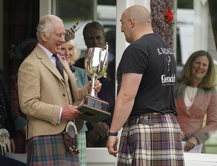 kung charles och camilla på muntert humör i skottland 3 Kung Charles och Camilla på muntert humör i Skottland