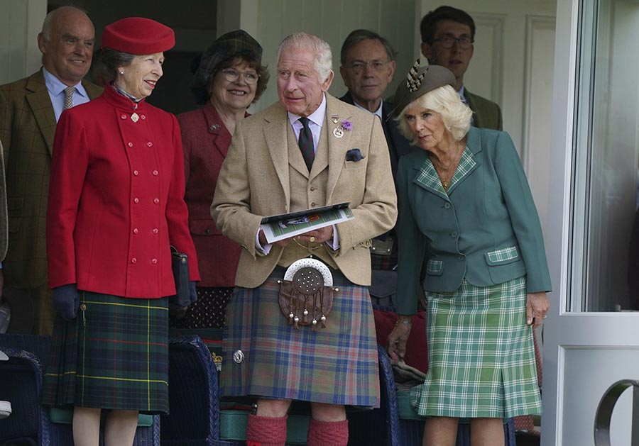 kung charles och camilla på muntert humör i skottland 2 Kung Charles och Camilla på muntert humör i Skottland