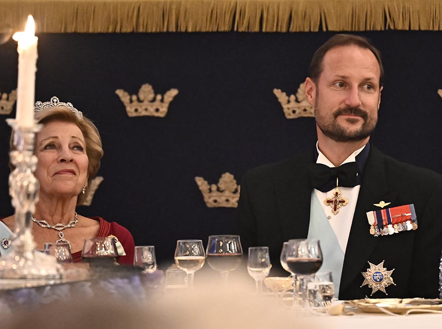 Victoria strålade vackert på kungens jubileumsbankett