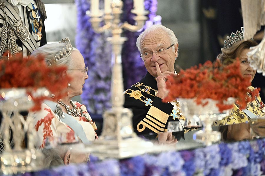 Victoria strålade vackert på kungens jubileumsbankett