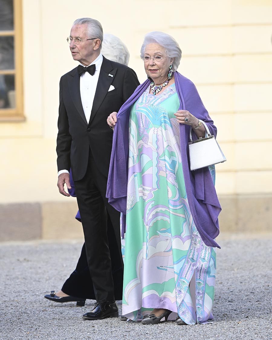 Madeleine och Chris visar sig på kungens jubileumsfest