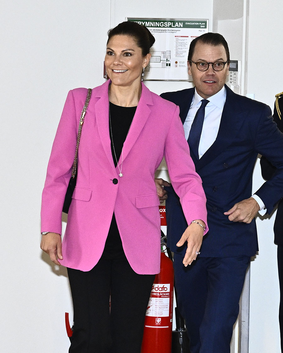 prins daniel på solskenshumör under uppdraget med victoria 1 Prins Daniel på solskenshumör under uppdraget med Victoria