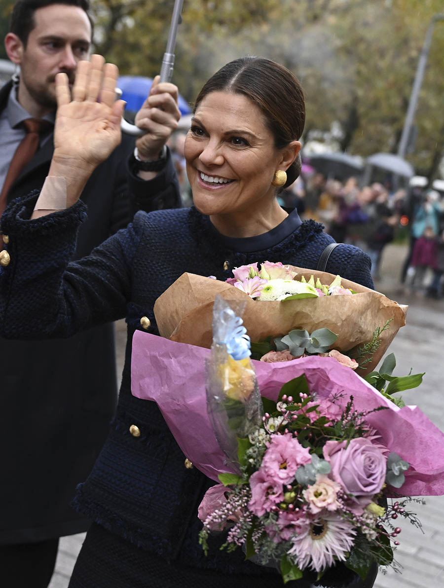 Victoria lämnade landet under förödande familjekrisen