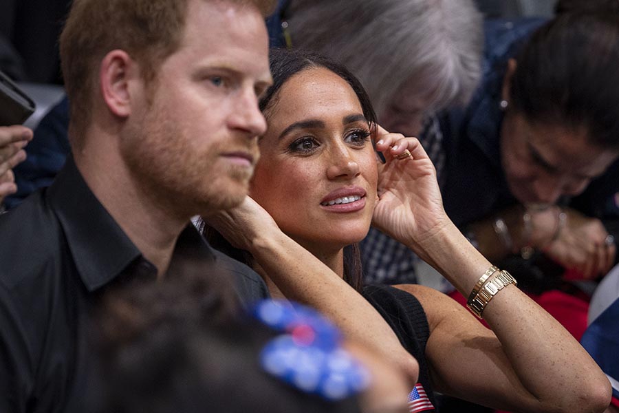 Prins Harry förtvivlad och ledsen – återvänder till England