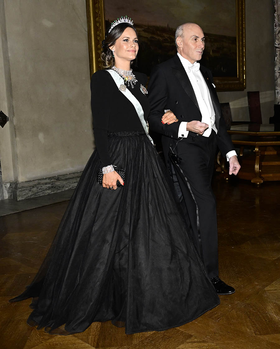 Drottning Silvia och Sofia strålade glatt på Nobelfesten