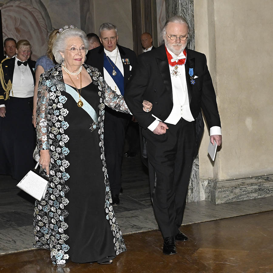 Drottning Silvia och Sofia strålade glatt på Nobelfesten