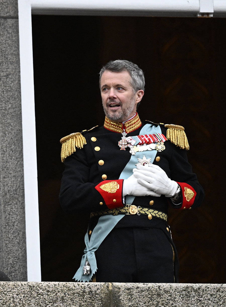tårfylld kung frederik tar emot danska folkets jubel på slottet 5 Tårfylld kung Frederik tar emot danska folkets jubel på slottet