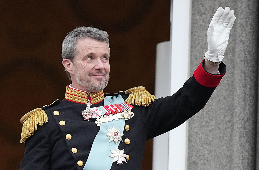 tårfylld kung frederik tar emot danska folkets jubel på slottet 4 Tårfylld kung Frederik tar emot danska folkets jubel på slottet