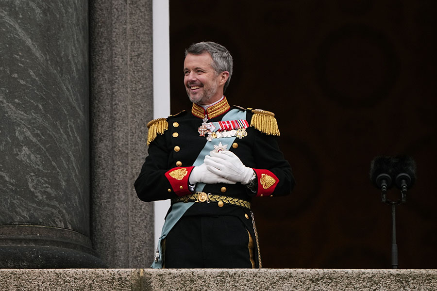 tårfylld kung frederik tar emot danska folkets jubel på slottet 7 Tårfylld kung Frederik tar emot danska folkets jubel på slottet