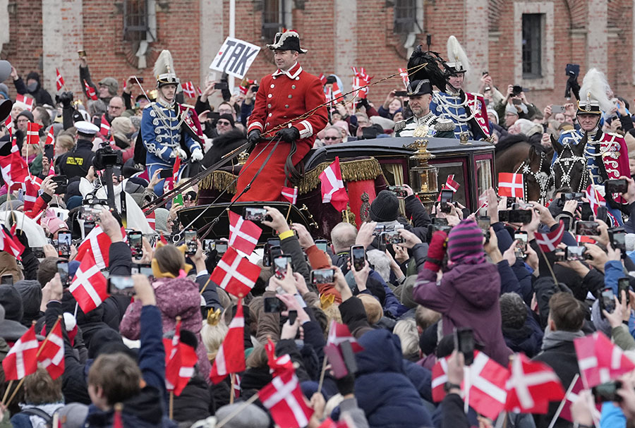 Här abdikerar Margrethe – Danmarks kung är Frederik X