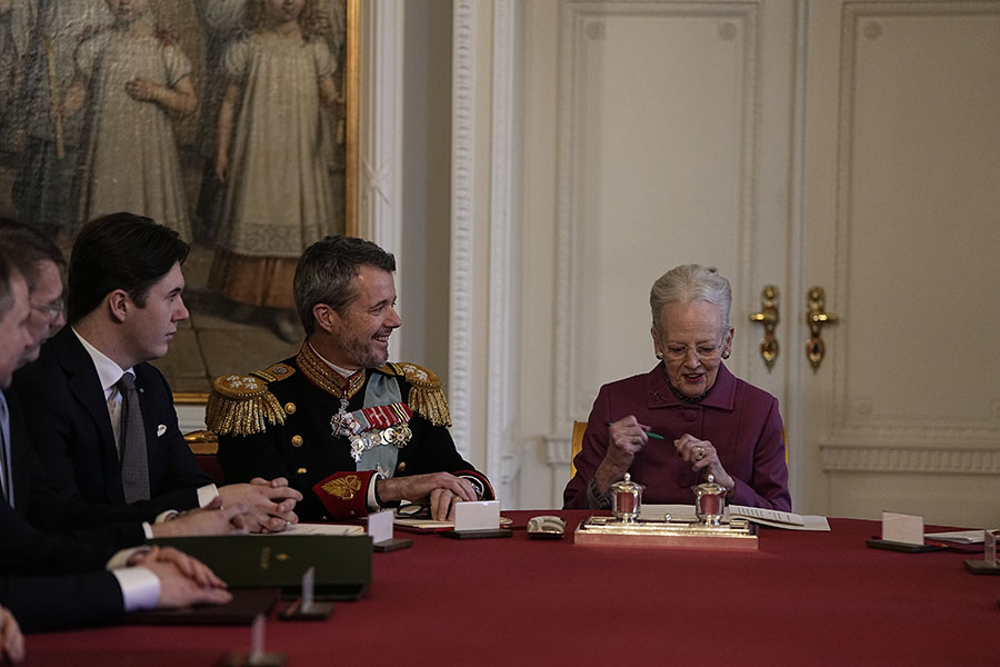 Här abdikerar Margrethe – Danmarks kung är Frederik X