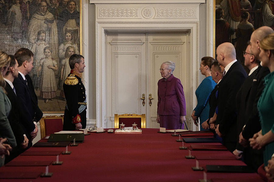 Här abdikerar Margrethe – Danmarks kung är Frederik X