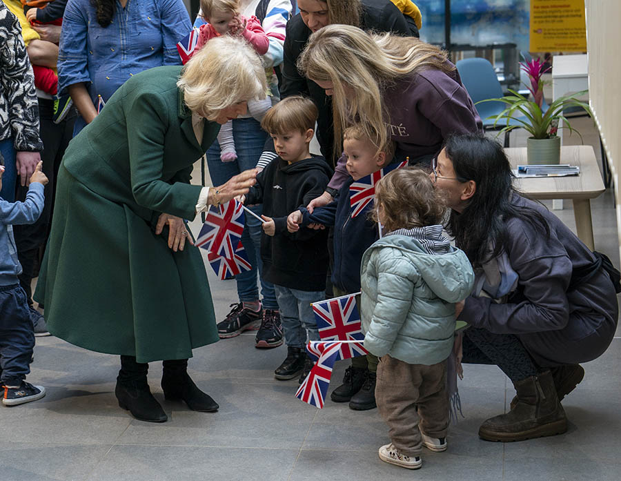 Drottning Camilla till sjukhus efter kung Charles operation