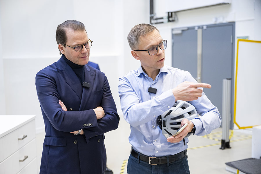 prins daniels spännande besök hos smarta hjälmjätten 1 Prins Daniels spännande besök hos smarta hjälmjätten