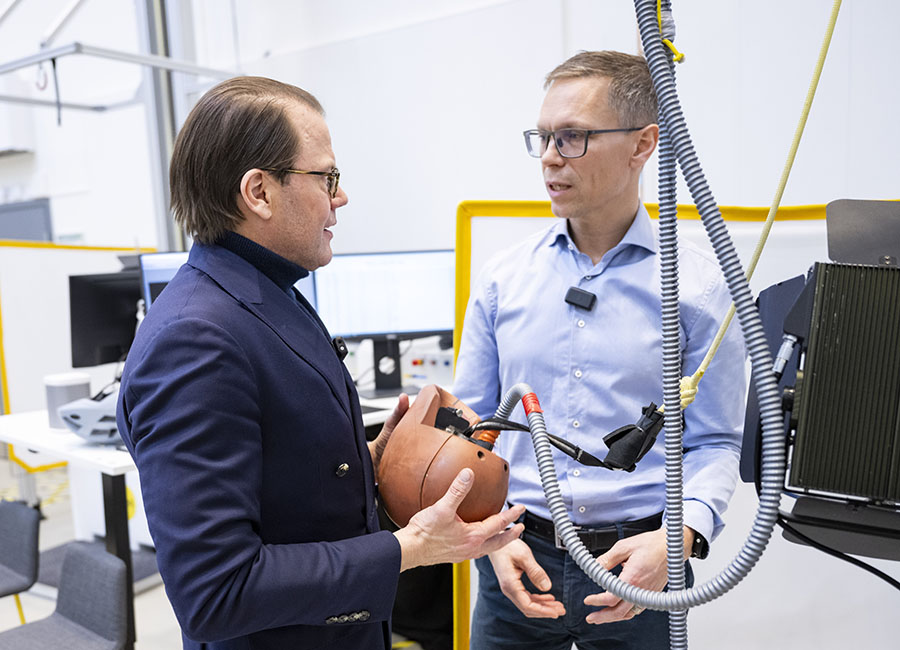 prins daniels spännande besök hos smarta hjälmjätten 3 Prins Daniels spännande besök hos smarta hjälmjätten