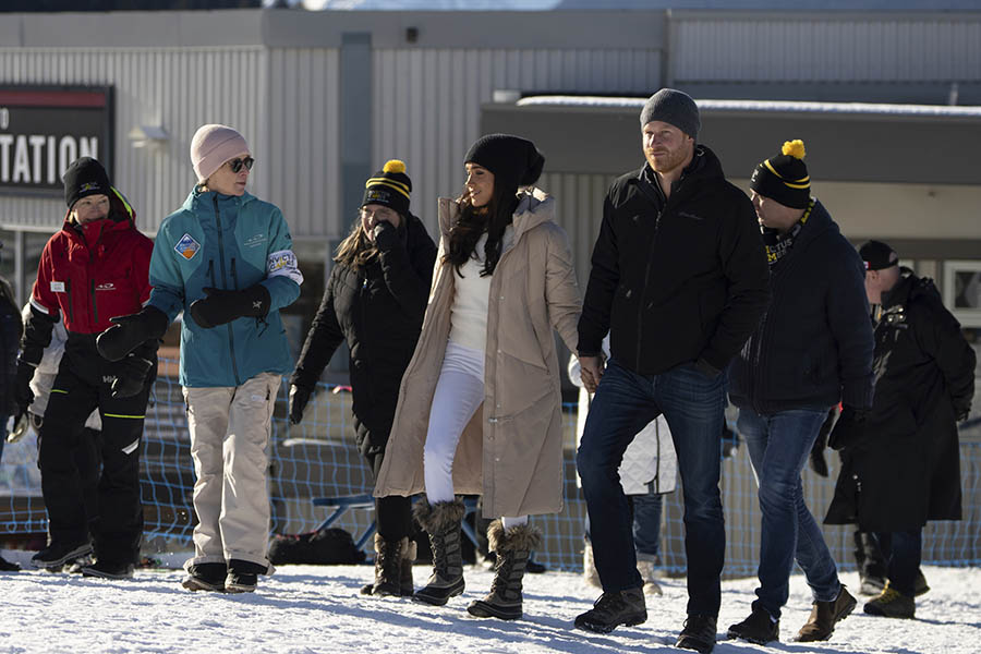 efter kritiken: här skrattar och ler prins harry och meghan 1 Efter kritiken: Här skrattar och ler prins Harry och Meghan
