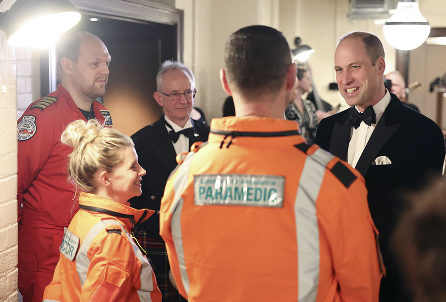 här festar prins william med tom cruise på galan i london 6 Här festar prins William med Tom Cruise på galan i London