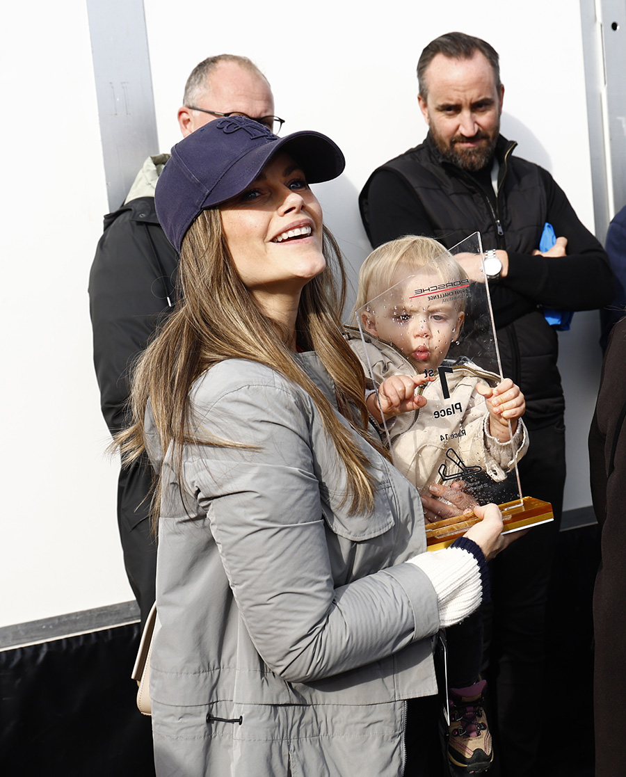 prinsessan sofias nya festliga familjebild får alla att jubla 1 Prinsessan Sofias nya festliga familjebild får alla att jubla