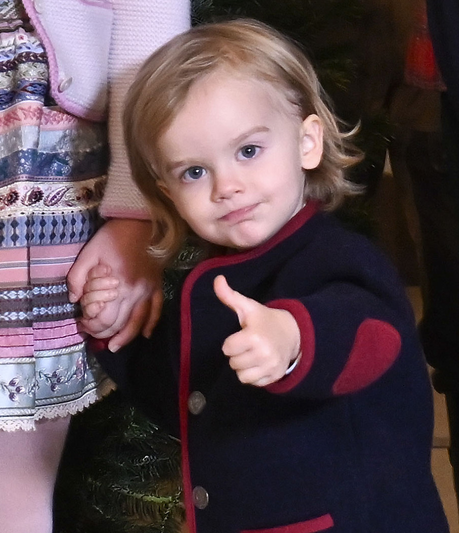 prinsessan sofias nya festliga familjebild får alla att jubla 3 Prinsessan Sofias nya festliga familjebild får alla att jubla