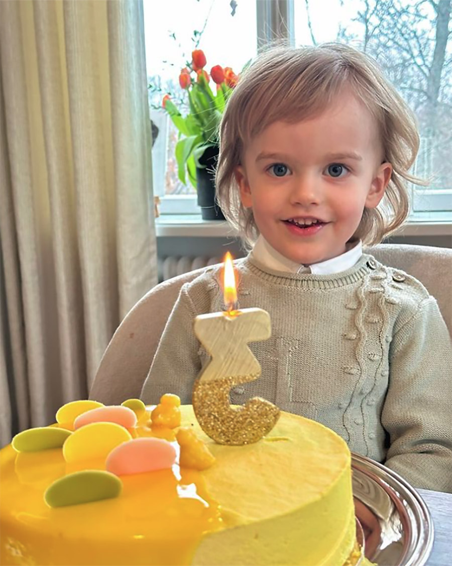 prinsessan sofias nya festliga familjebild får alla att jubla 2 Prinsessan Sofias nya festliga familjebild får alla att jubla