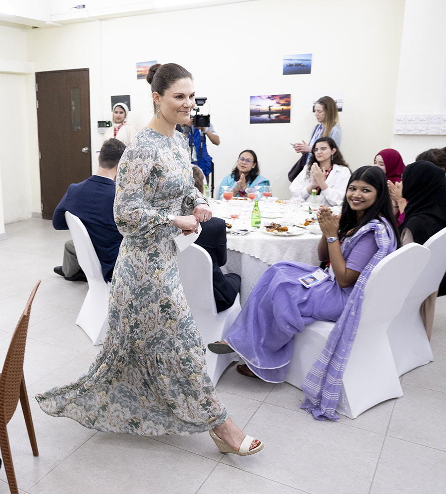 victoria hedrad med tjusigt konstverk i bangladesh 1 Victoria hedrad med tjusigt konstverk i Bangladesh