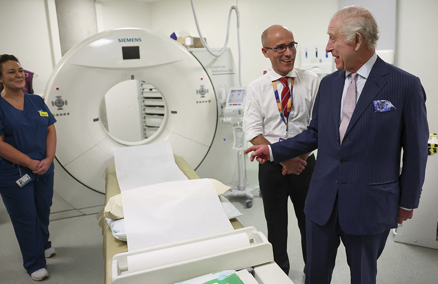 bild-extra: här stöttar camilla kung charles på cancerkliniken 2 Bild-Extra: Här stöttar Camilla kung Charles på cancerkliniken