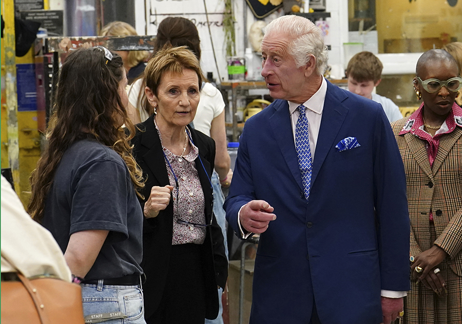 Skarpa varningen till kung Charles efter Harrys utspel
