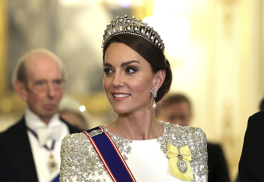nytt porträtt av prinsessan kate lockar till skratt och hånflin 2 Nytt porträtt av prinsessan Kate lockar till skratt och hånflin