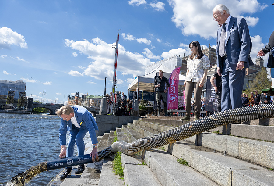 Dags för lax – kungens oväntade fiskäventyr mitt i stan