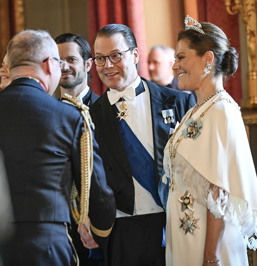 Miljonregn över Victoria och Daniel – så mycket tjänar de