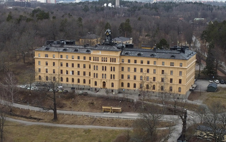 Prins Oscar och prinsessan Estelle förbjuds prata i skolan