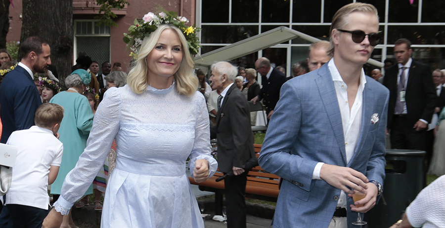 bomben: exet om mette-marits son: "han misshandlade mig" 1 Bomben: Exet om Mette-Marits son: "Han misshandlade mig"