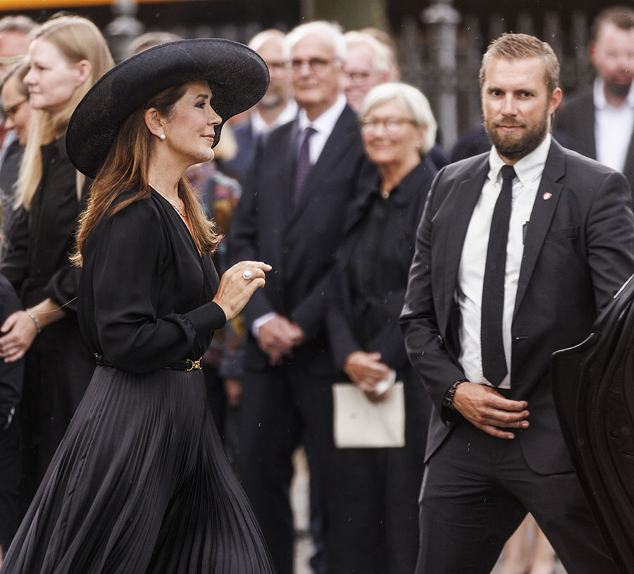 oroväckande bilder: drottning mary otäckt skadad i ansiktet 1 Oroväckande bilder: Drottning Mary otäckt skadad i ansiktet