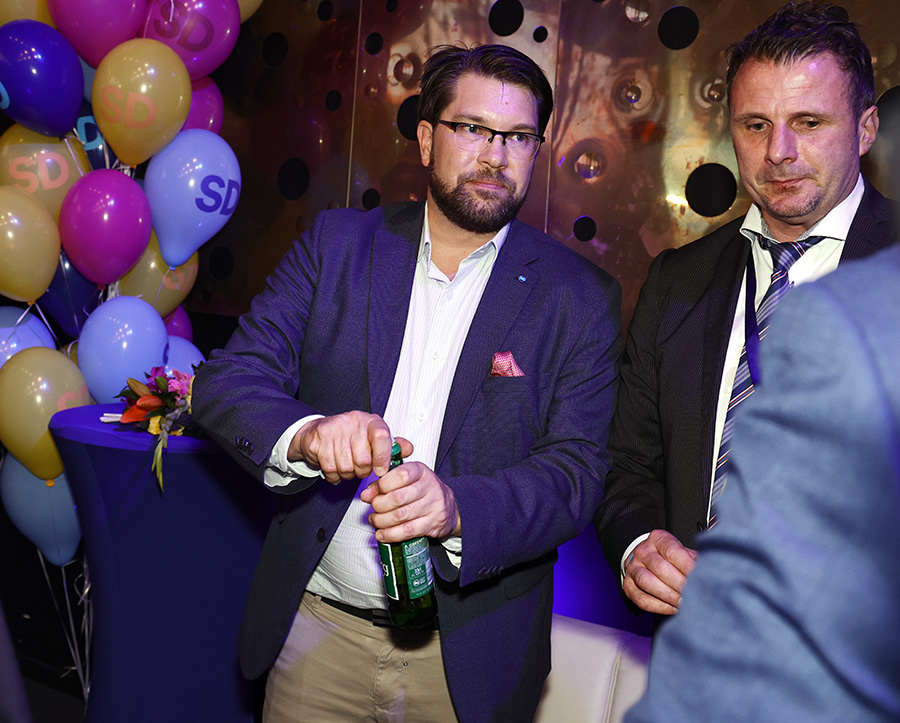 victoria slagen av leif gw och jimmie åkesson i öltävling 2 Victoria slagen av Leif GW och Jimmie Åkesson i öltävling