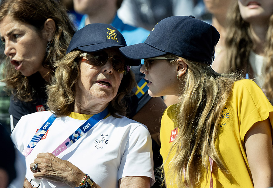 Därför döljer Silvia ansiktet – mystiska beteendet skapar oro