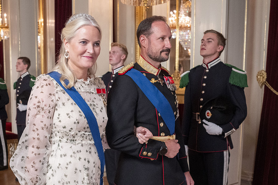 mette-marit skapar förvirring och kaos i norge efter lyxfesten 2 Mette-Marit skapar förvirring och kaos i Norge efter lyxfesten