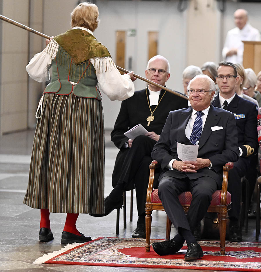 kungens pengatrubbel framför silvia i kyrkan överraskade alla 3 Kungens pengatrubbel framför Silvia i kyrkan överraskade alla