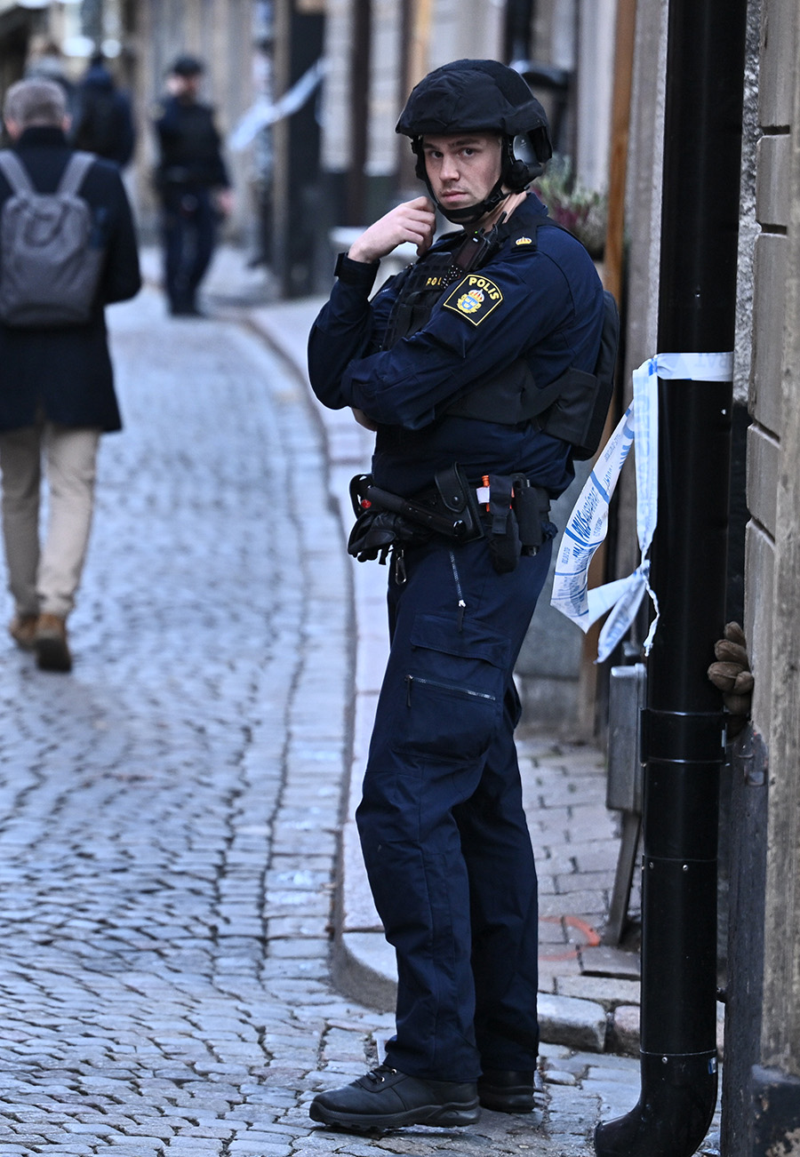 hovet slår larm – polis på plats efter hotbild nära slottet 2 Hovet slår larm – polis på plats efter hotbild nära slottet