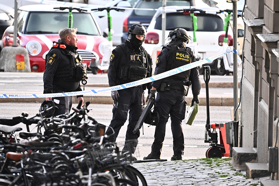 hovet slår larm – polis på plats efter hotbild nära slottet 3 Hovet slår larm – polis på plats efter hotbild nära slottet