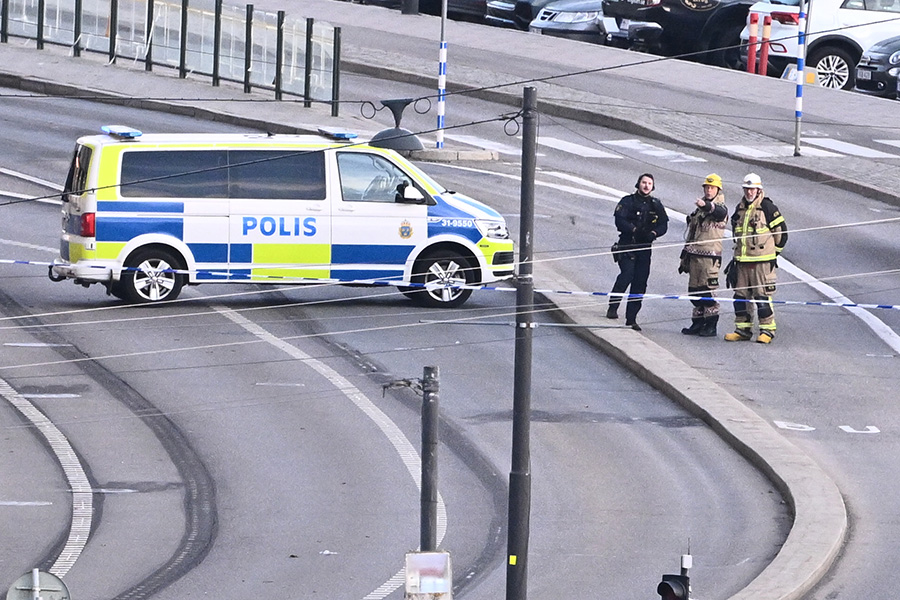 hovet slår larm – polis på plats efter hotbild nära slottet 1 Hovet slår larm – polis på plats efter hotbild nära slottet