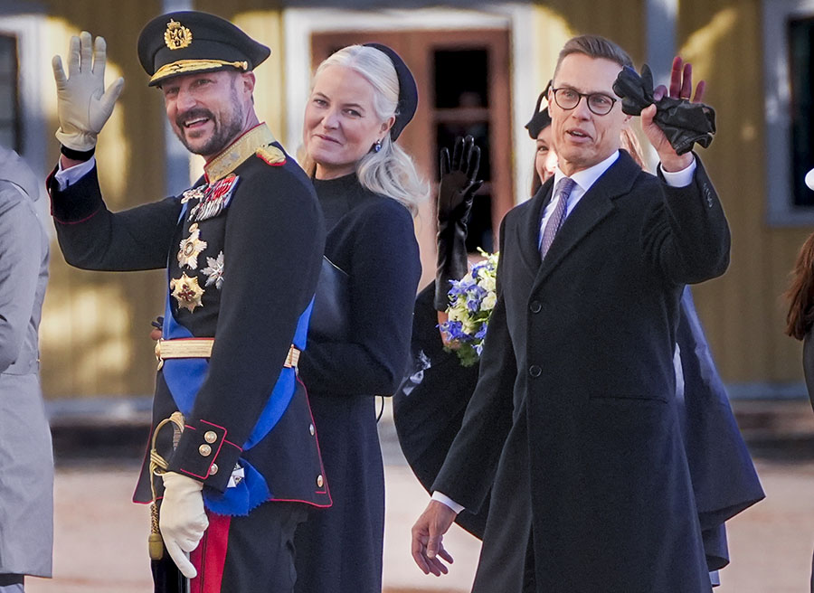 mette-marit ler och vinkar – sonen marius riskerar fängelse 4 Mette-Marit ler och vinkar – sonen Marius riskerar fängelse